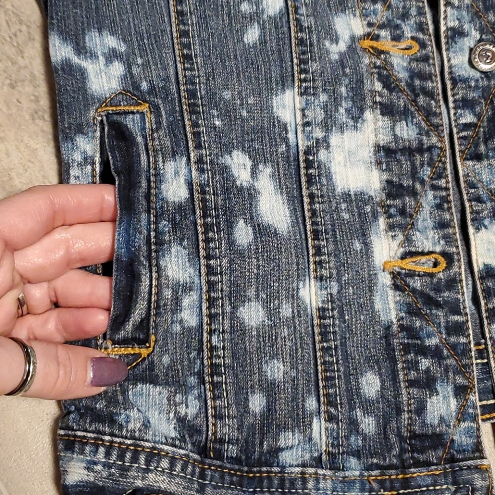 GUC Duck Head Bleached Rugged Denim Vest - Picture 2 of 9